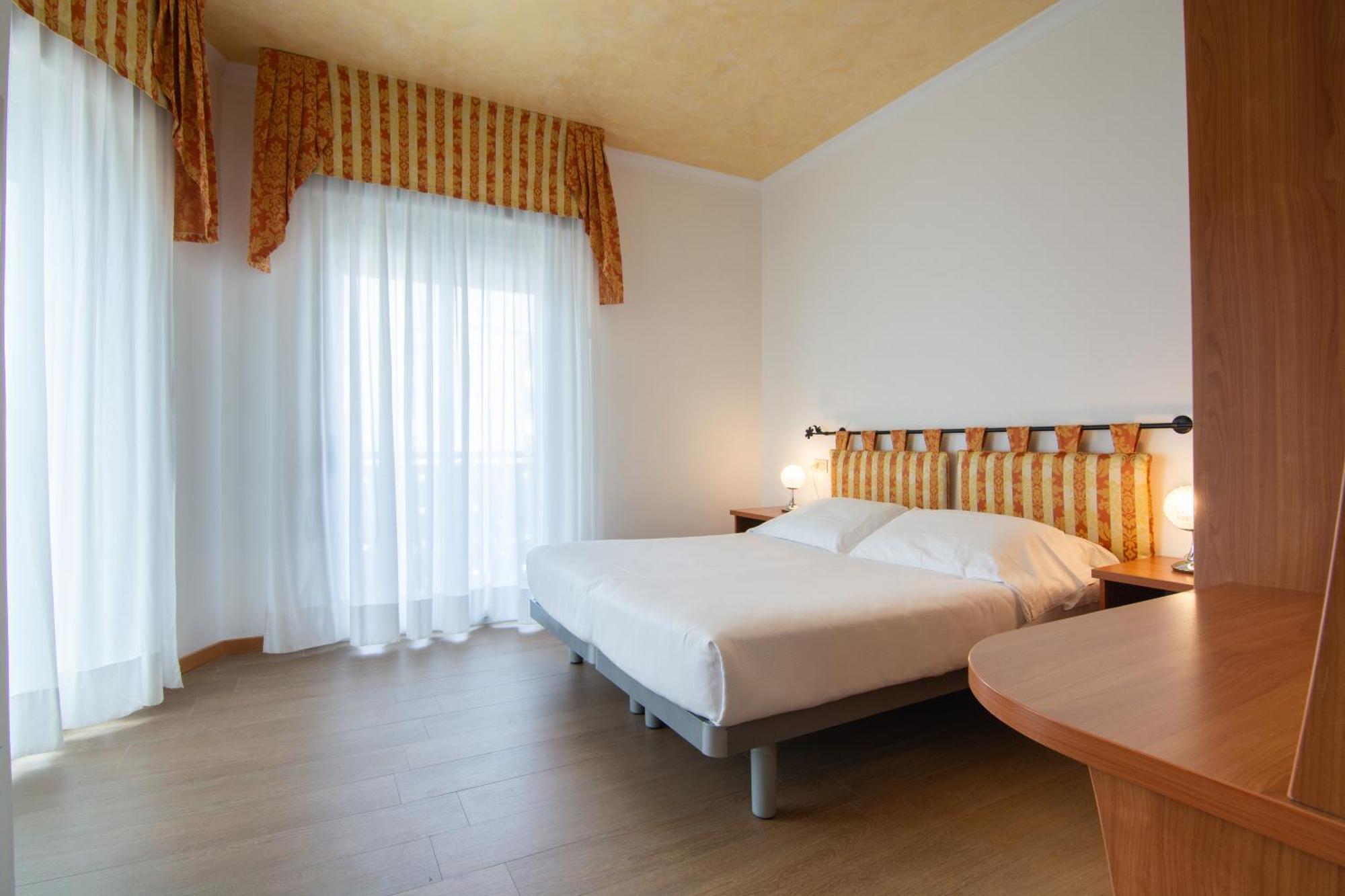Hotel Montecarlo Caorle Buitenkant foto